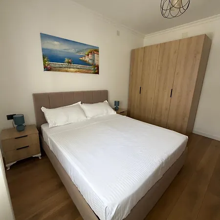 Private With Parking Space Apartman Tirana