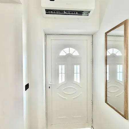 Private With Parking Space Apartman Tirana